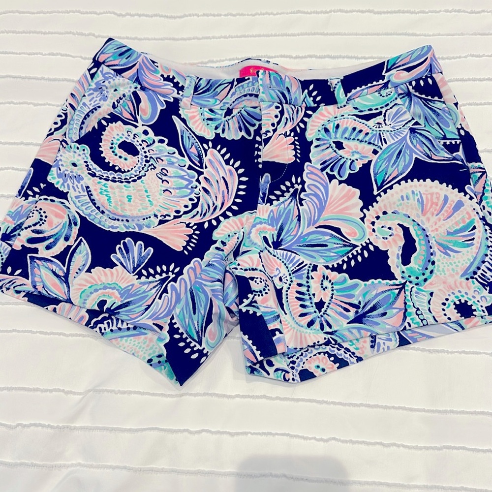 Lilly Pulitzer Callahan Stretch 5in inseam 
Size 8